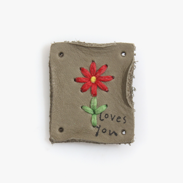 [장식부자재] 데이지꽃 자수 워싱 천연 가죽라벨 - 카키