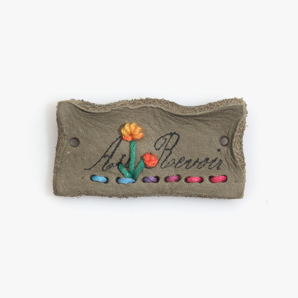 [장식부자재] 폼폼꽃 자수 워싱 천연 가죽라벨 - 카키