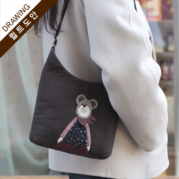 [바이핸즈] 퀼트도안 - 피싱베어 미니 크로스백