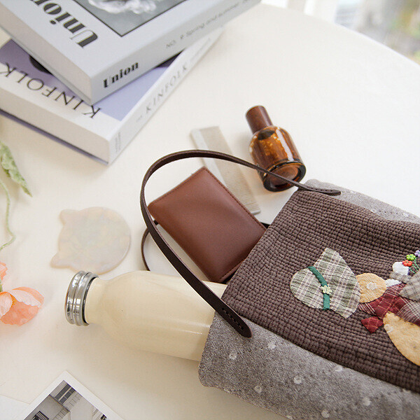 [바이핸즈] 퀼트패키지 가방 - 보넷걸 토트백