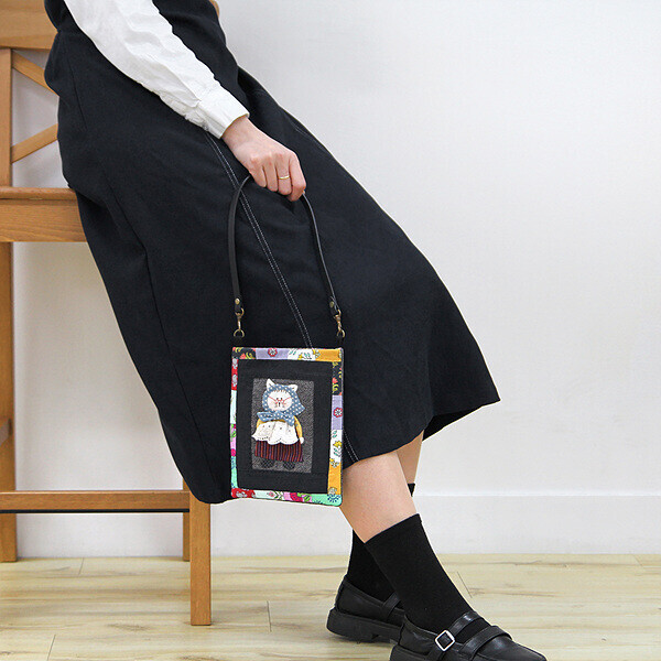 [바이핸즈] 퀼트패키지 가방 - 마녀 고양이 핸폰가방