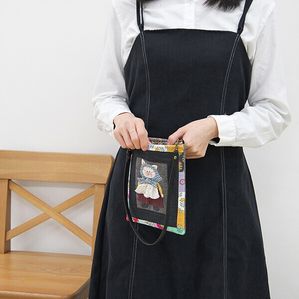 [바이핸즈] 퀼트패키지 가방 - 마녀 고양이 핸폰가방