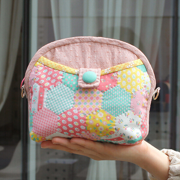 [바이핸즈] 퀼트완제품 - 패치워크 헥사 파우치 (핑크멀티)