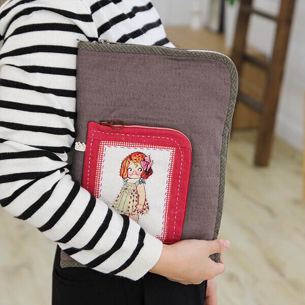 [바이핸즈] 퀼트완제품 - 체크인 페이퍼돌 태블릿 케이스