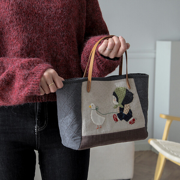 [바이핸즈] 퀼트패키지 가방 - 주근깨소녀 토트백