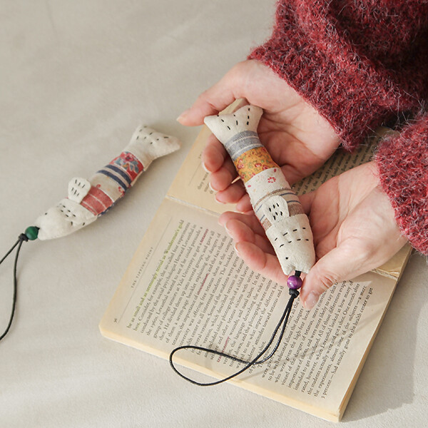 바이핸즈 퀼트패키지 인형 소품만들기 diy키트 - 나는 명태다 키링 2개 세트