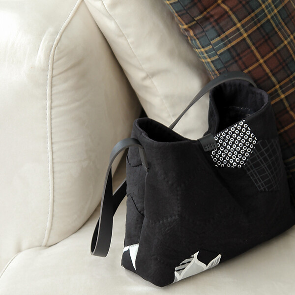 [바이핸즈] 퀼트패키지 가방 - 모노앤시크 숄더백