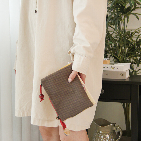 [바이핸즈] 퀼트패키지 가방 -  감성체크 파우치백